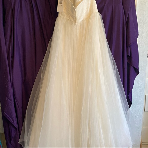Never worn David’s Bridal wedding dress. - Picture 3 of 6
